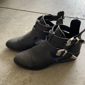 Low ankle booties - size 7